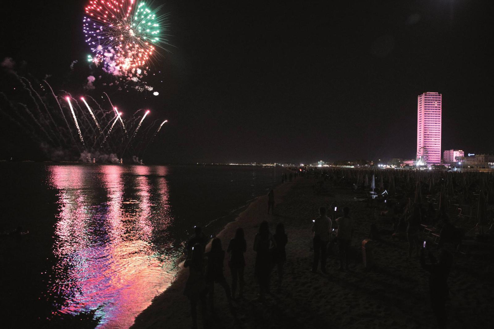 Venerdì 5 luglio Molella farà ballare la Notte Rosa di Cesenatico foto 