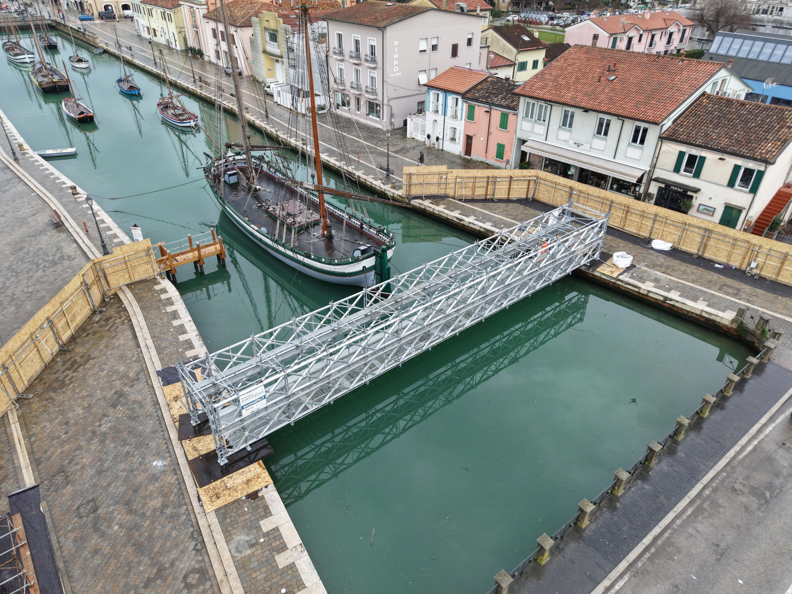 Ponte del Gatto: via alle demolizioni